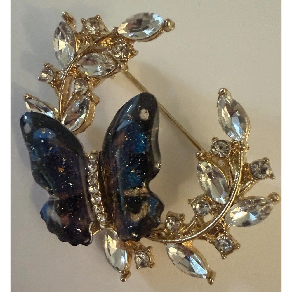 Gold Tone Butterfly Brooch Sparkling Wings Crystal Rhinestone Leaf Wreath Pin